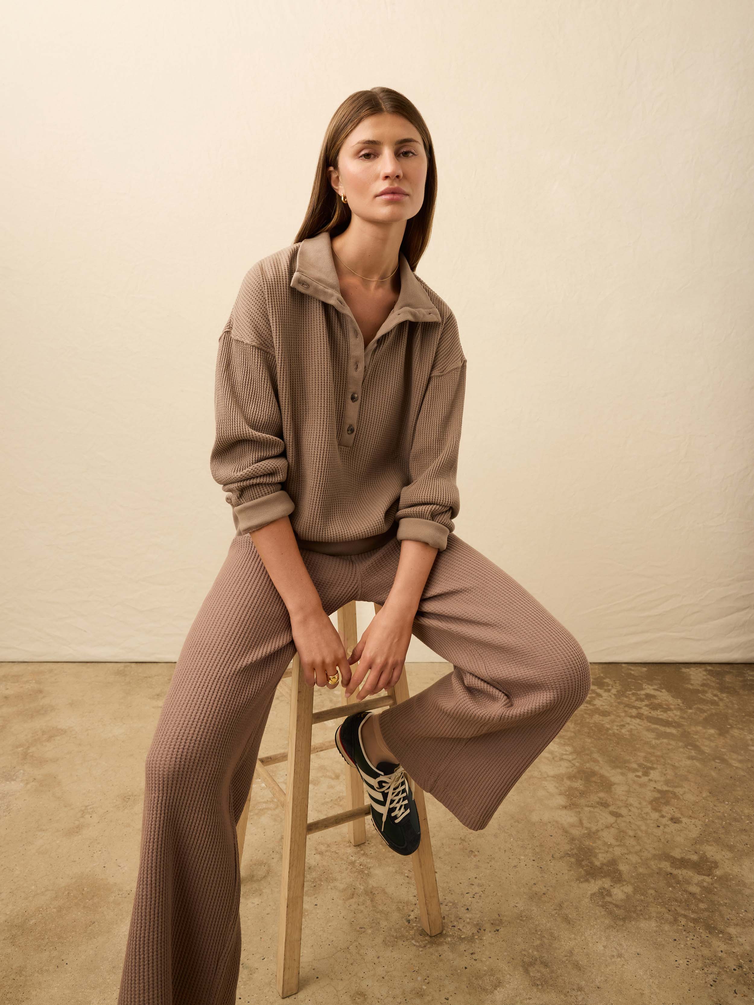 Apres Waffle Henley - Wood Smoke | Faherty Brand