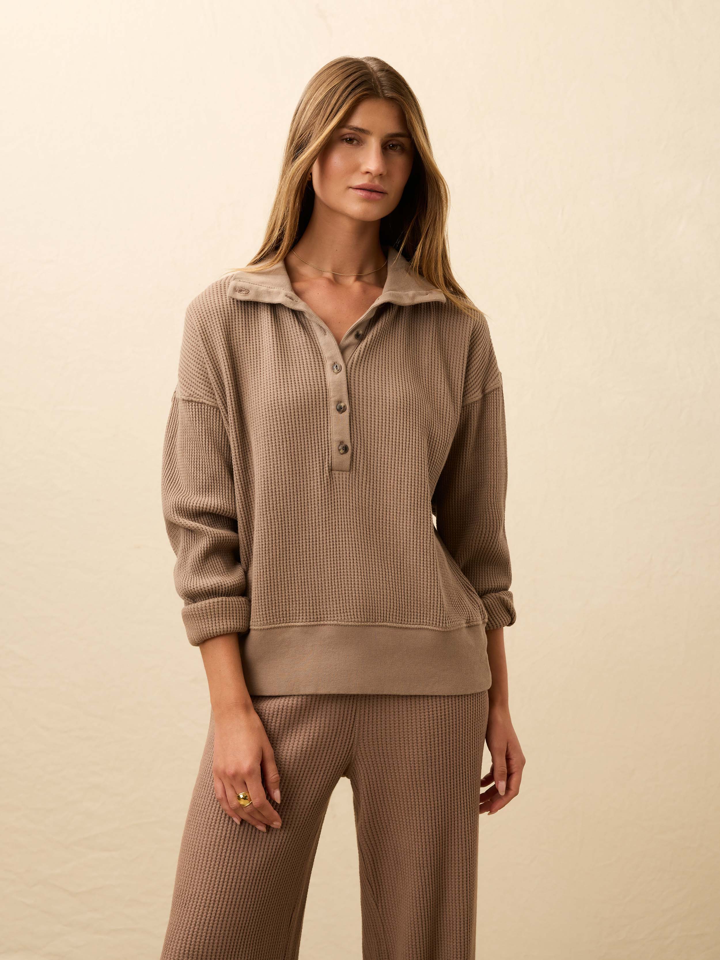 Apres Waffle Henley - Wood Smoke | Faherty Brand