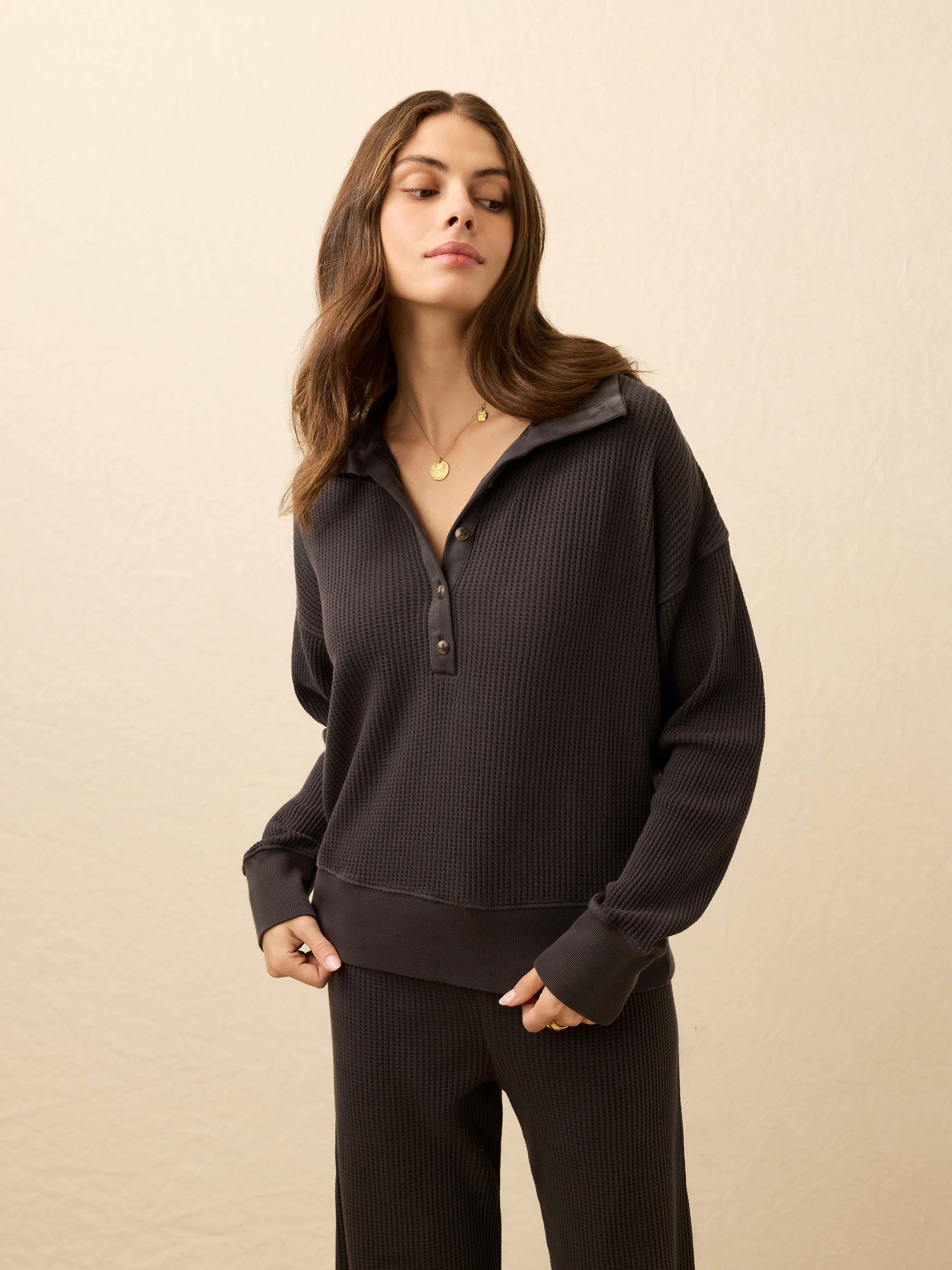 Apres Waffle Henley - Washed Black | Faherty Brand